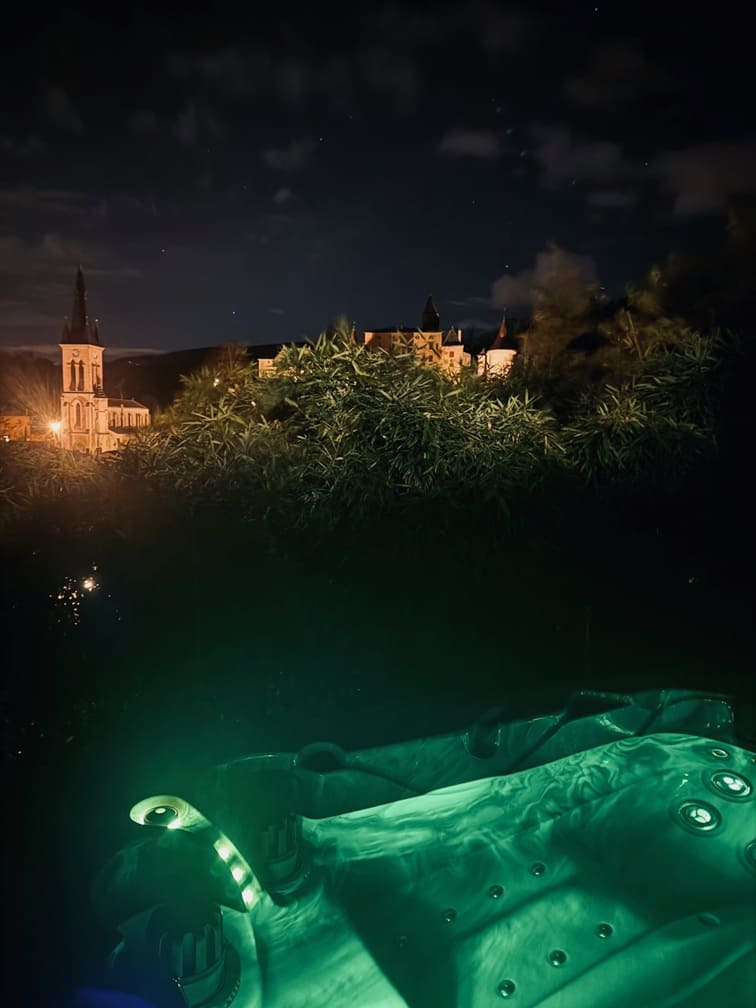 L’Abri du Chateau - Love’nSpa - weekend en amoureux, love rooms avec spa ou jacuzzi privatif7 de L’Abri du Chateau
