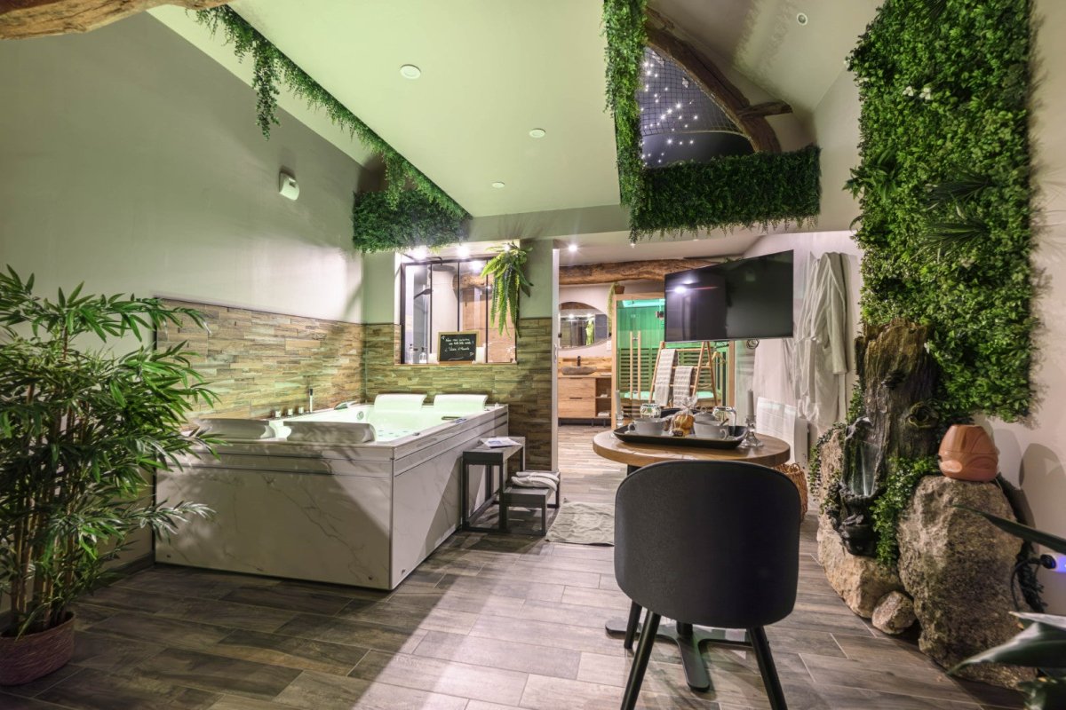 L'Amazone - Love’nSpa - weekend en amoureux, love rooms avec spa ou jacuzzi privatifL'Amazone