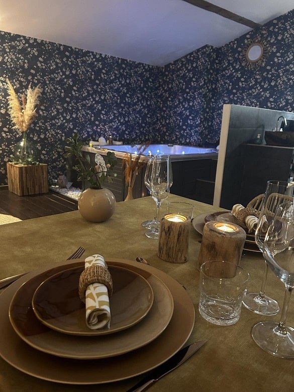 Le 7 De Coeur - Love’nSpa - weekend en amoureux, love rooms avec spa ou jacuzzi privatif9 de Le 7 De Coeur