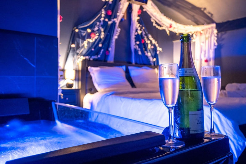 Le Boudoir Secret - Love’nSpa - weekend en amoureux, love rooms avec spa ou jacuzzi privatif1 de Le Boudoir Secret