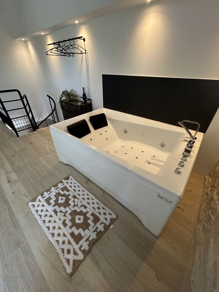 Le Cabanon Douillet - Love’nSpa - weekend en amoureux, love rooms avec spa ou jacuzzi privatif9 de Le Cabanon Douillet