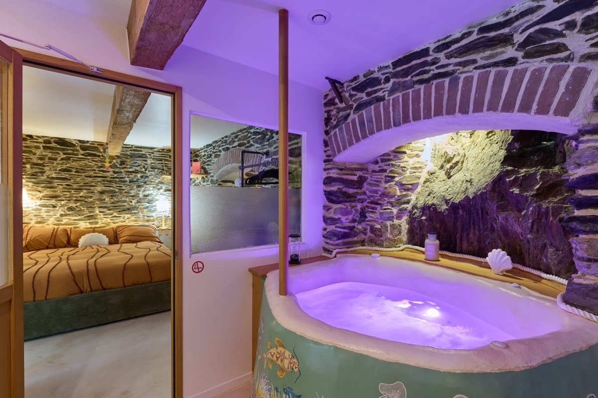Le Calypso : Love Room Balnéo de luxe 2025 - Love’nSpa - weekend en amoureux, love rooms avec spa ou jacuzzi privatifLe Calypso : Love Room Balnéo de luxe
