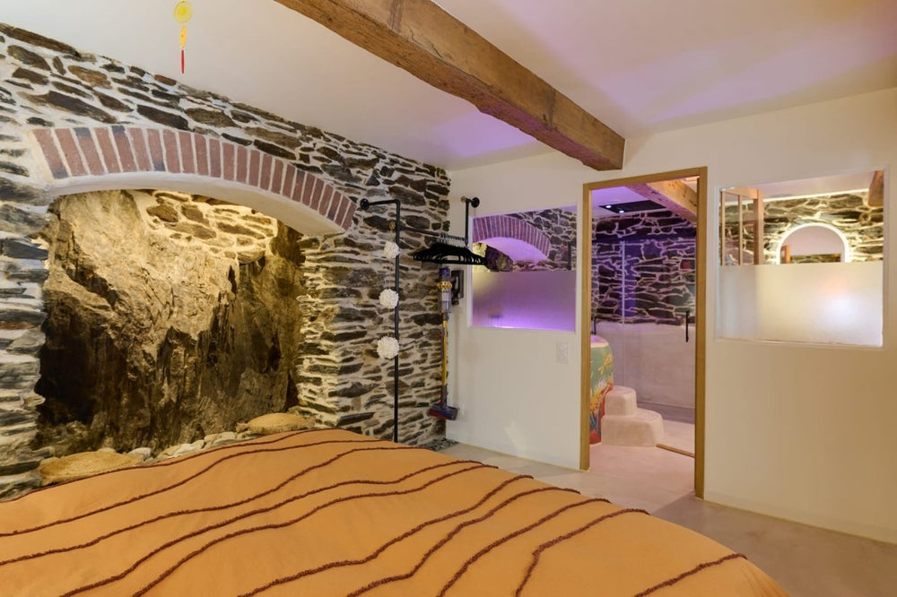 Le Calypso : Love Room Balnéo de luxe 2025 - Love’nSpa - weekend en amoureux, love rooms avec spa ou jacuzzi privatif13 de Le Calypso : Love Room Balnéo de luxe