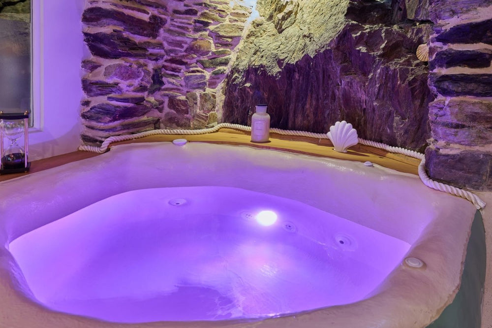Le Calypso : Love Room Balnéo de luxe 2025 - Love’nSpa - weekend en amoureux, love rooms avec spa ou jacuzzi privatif7 de Le Calypso : Love Room Balnéo de luxe