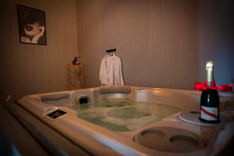 Le champ des plaisirs - Love’nSpa - weekend en amoureux, love rooms avec spa ou jacuzzi privatif1 de Le champ des plaisirs