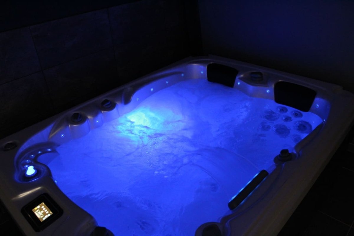 Le Clos des Iris 85 - Love’nSpa - weekend en amoureux, love rooms avec spa ou jacuzzi privatifLe Clos des Iris 85 - Althéa