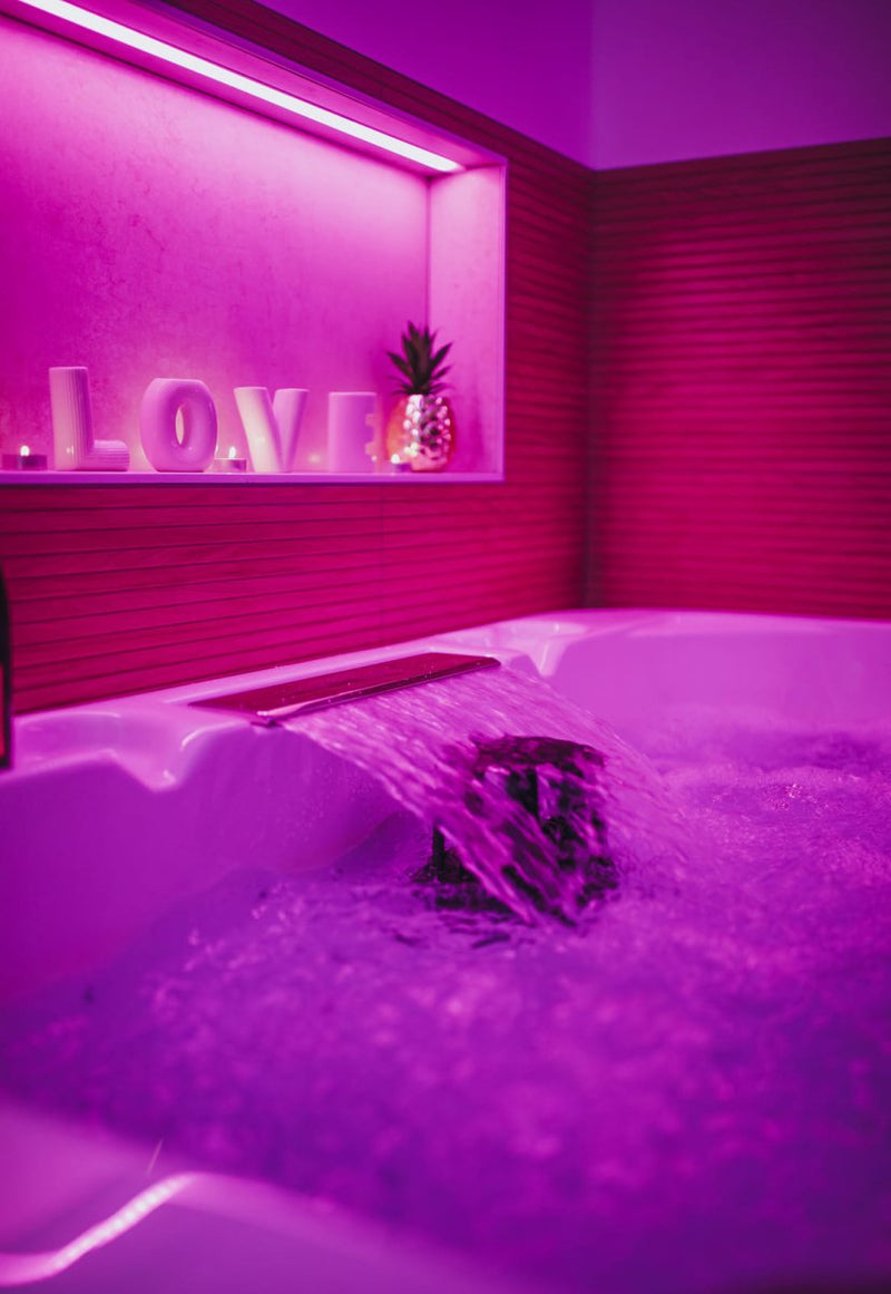Le Desirella - Love’nSpa - weekend en amoureux, love rooms avec spa ou jacuzzi privatif3 de Le Desirella - Suite romantique avec Spa