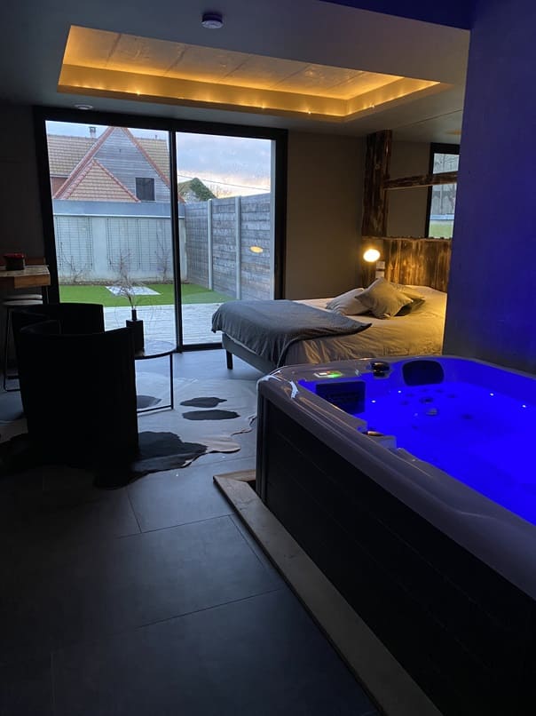 LE FRUIT DÉFENDU - Love’nSpa - weekend en amoureux, love rooms avec spa ou jacuzzi privatif2 de LE FRUIT DÉFENDU