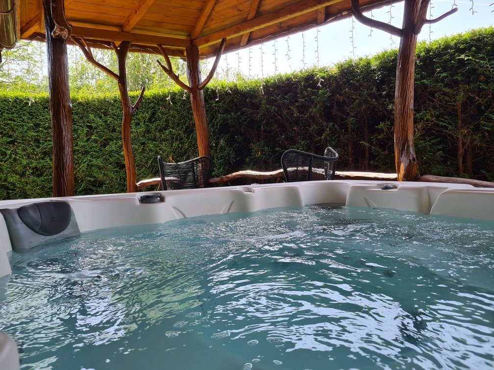 Le Haut Jardin - La Cabane - Love’nSpa - weekend en amoureux, love rooms avec spa ou jacuzzi privatifLe Haut Jardin - La Cabane