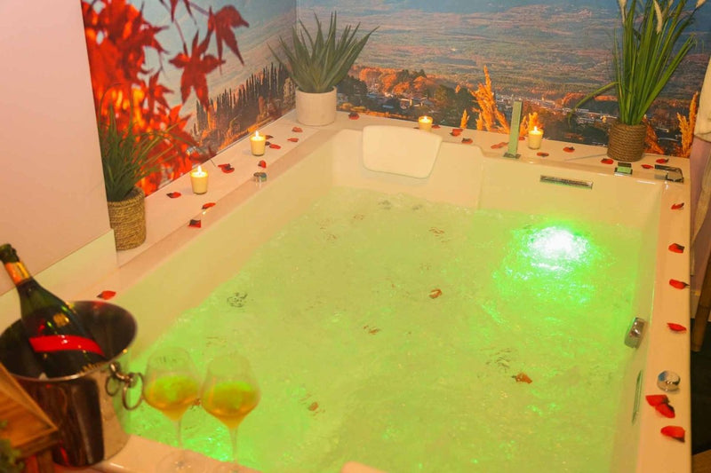 Le Jade Rouge - Love’nSpa - weekend en amoureux, love rooms avec spa ou jacuzzi privatif2 de Le Jade Rouge