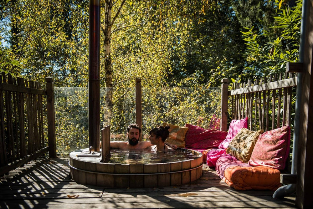 Le Moulin de la Jarousse - Cabane Bollywood - Love’nSpa - weekend en amoureux, love rooms avec spa ou jacuzzi privatif1 de Le Moulin de la Jarousse - Cabane Bollywood