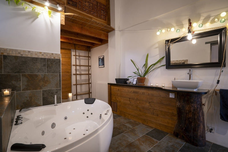 Le nid de la Buèges - Love’nSpa - weekend en amoureux, love rooms avec spa ou jacuzzi privatif2 de Le nid de la Buèges