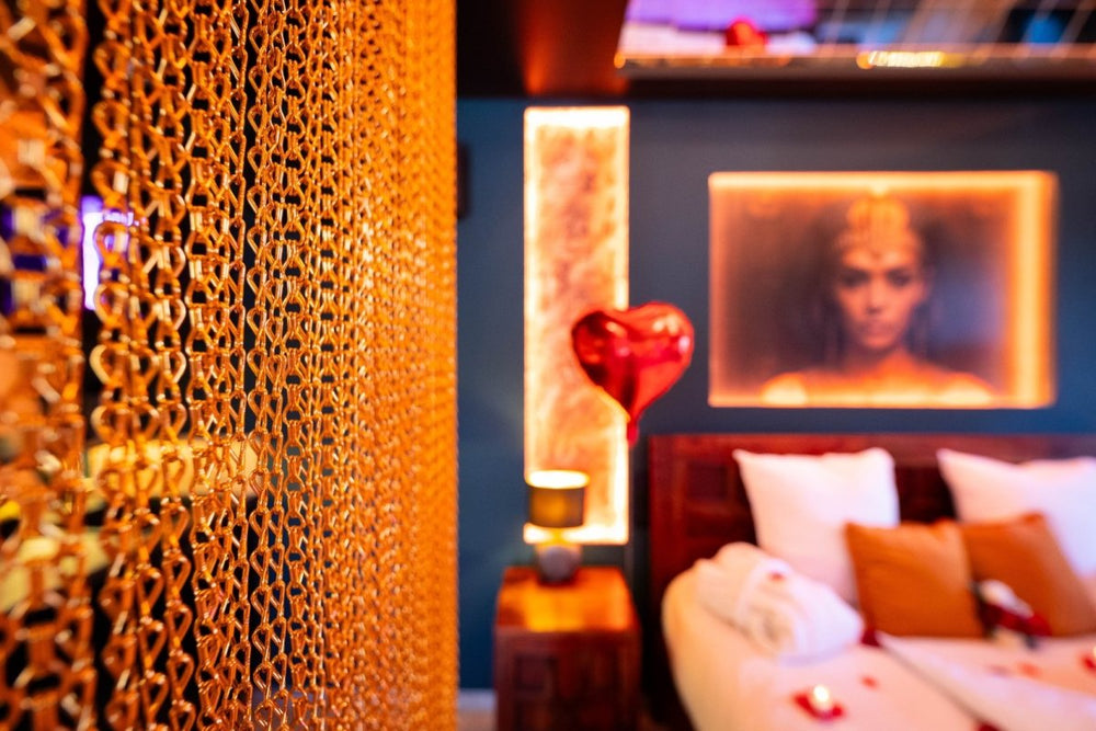 Le Secret de Cléopâtre - Love Room, Jacuzzi, Pièce Secrète - Love’nSpa - weekend en amoureux, love rooms avec spa ou jacuzzi privatif7 de Le Secret de Cléopâtre - Love Room, Jacuzzi, Pièce Secrète