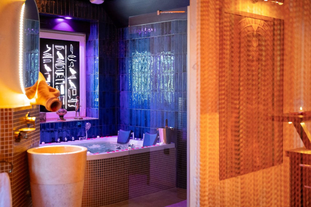 Le Secret de Cléopâtre - Love Room, Jacuzzi, Pièce Secrète - Love’nSpa - weekend en amoureux, love rooms avec spa ou jacuzzi privatif14 de Le Secret de Cléopâtre - Love Room, Jacuzzi, Pièce Secrète