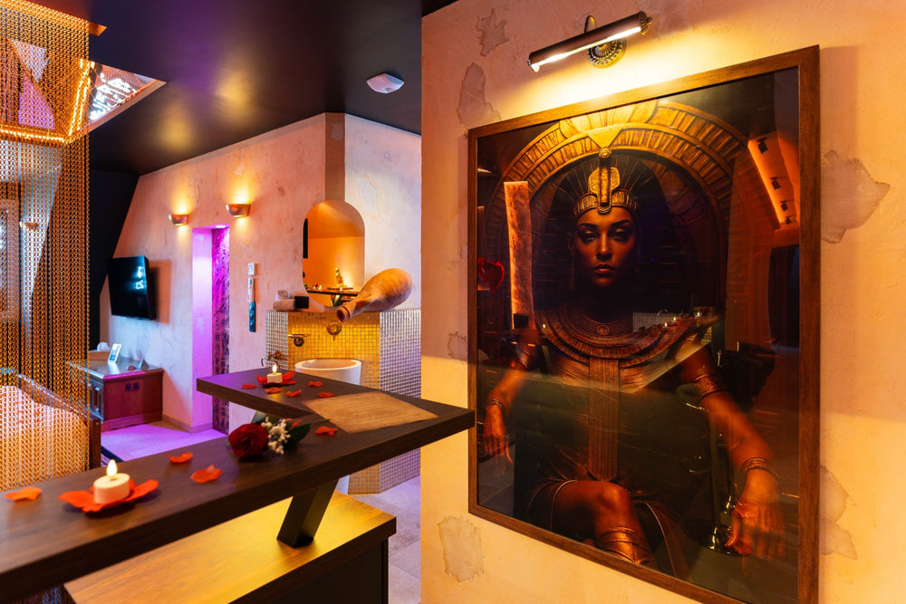 Le Secret de Cléopâtre - Love’nSpa - weekend en amoureux, love rooms avec spa ou jacuzzi privatif5 de Le Secret de Cléopâtre - Love Room, Jacuzzi, Pièce Secrète