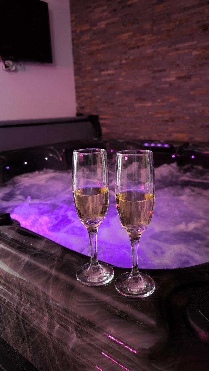 Le Spa Saj - Love’nSpa - weekend en amoureux, love rooms avec spa ou jacuzzi privatif1 de Le Spa Saj