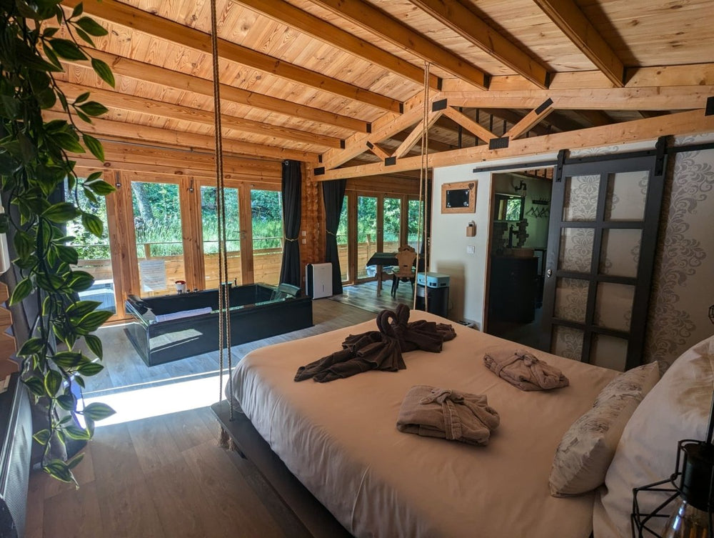 Le Toit Emoi - Love’nSpa - weekend en amoureux, love rooms avec spa ou jacuzzi privatif6 de Le Toit Emoi