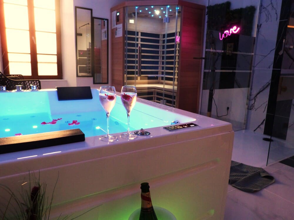 Le Triplex Romantique - Love’nSpa - weekend en amoureux, love rooms avec spa ou jacuzzi privatif1 de Le Triplex Romantique
