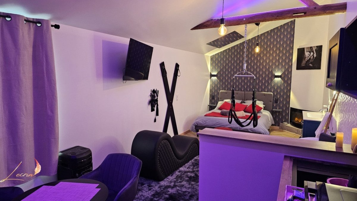 L'écrin - Le Studio - Love’nSpa - weekend en amoureux, love rooms avec spa ou jacuzzi privatifL'écrin - Le Studio