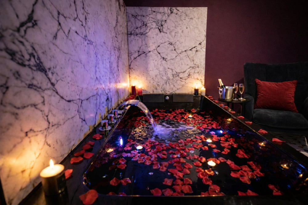 L'Ecrin Pourpre - Love’nSpa - weekend en amoureux, love rooms avec spa ou jacuzzi privatif1 de L'Ecrin Pourpre