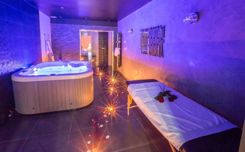 L'effet spa - Suite Romantique - Love’nSpa - weekend en amoureux, love rooms avec spa ou jacuzzi privatif1 de L'effet spa - Suite Romantique