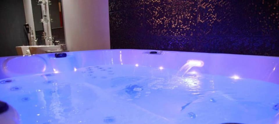 L'effet spa - Suite Romantique - Love’nSpa - weekend en amoureux, love rooms avec spa ou jacuzzi privatif8 de L'effet spa - Suite Romantique