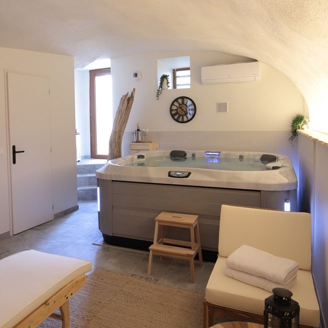 L'équivoque - Love’nSpa - weekend en amoureux, love rooms avec spa ou jacuzzi privatif5 de L'équivoque