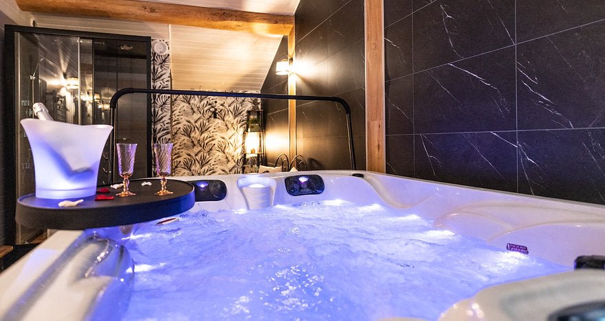 Les Charmes du Lac - Love’nSpa - weekend en amoureux, love rooms avec spa ou jacuzzi privatif1 de The Charms of the Lake