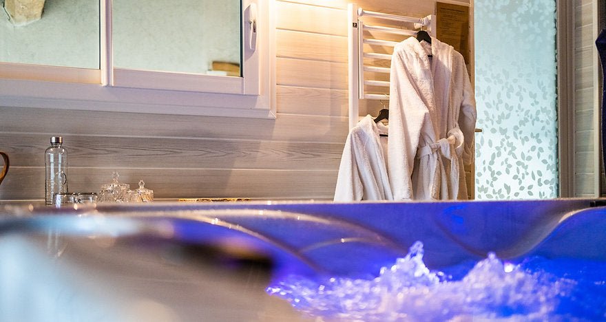 Les Charmes du Lac - Love’nSpa - weekend en amoureux, love rooms avec spa ou jacuzzi privatif6 de The Charms of the Lake