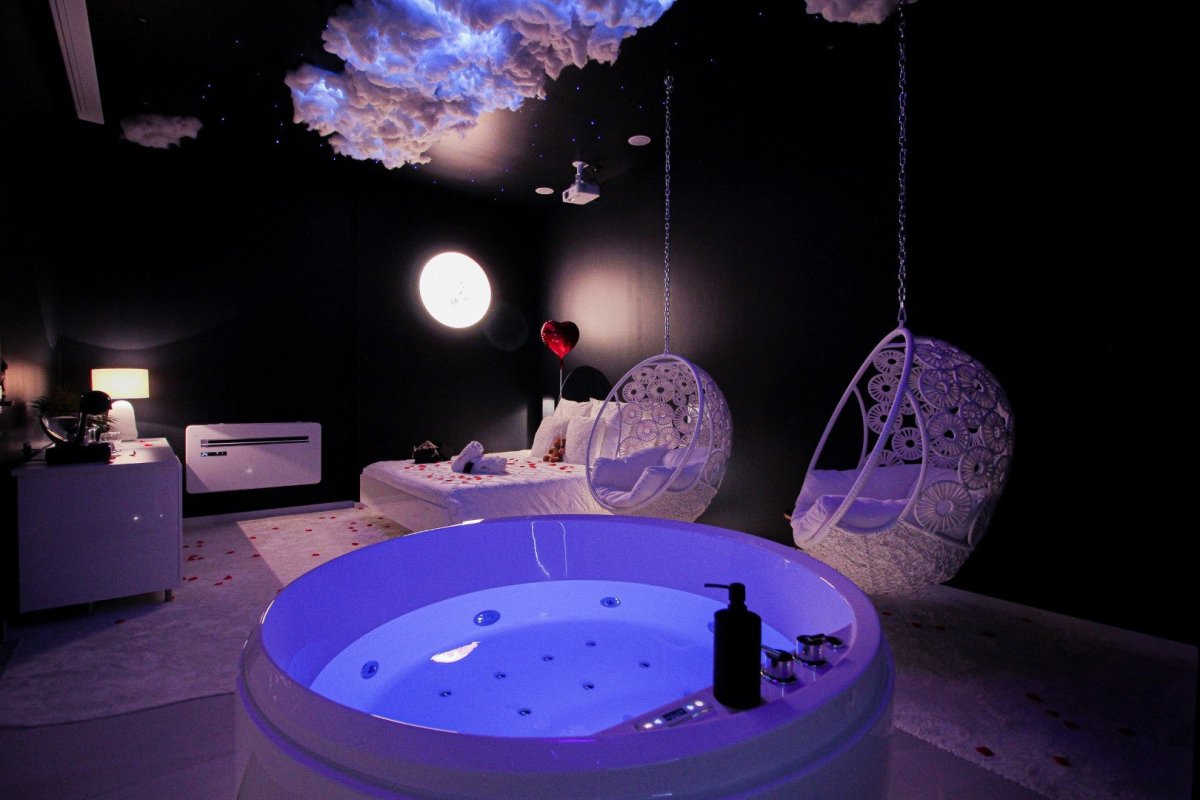 Les Cinq Eléments // L'Air - Love’nSpa - weekend en amoureux, love rooms avec spa ou jacuzzi privatifLes Cinq Eléments // L'Air