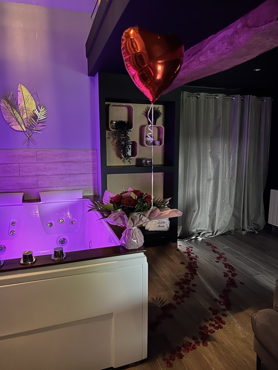 Les Échappées Romantiques - La Petite Maison - Love’nSpa - weekend en amoureux, love rooms avec spa ou jacuzzi privatif2 de Les Échappées Romantiques- La Petite Maison
