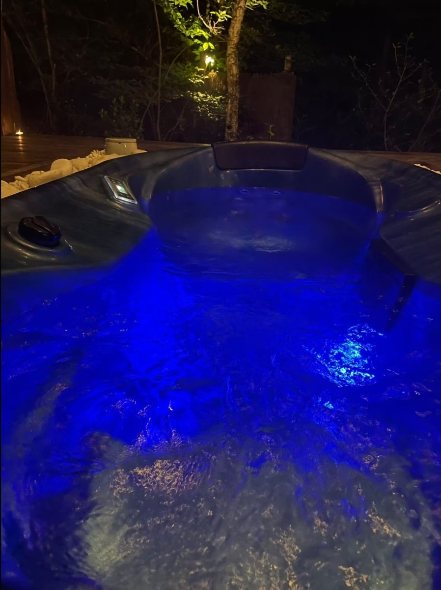 Les Landines - L'O2 de verre et de bois et son spa - Love’nSpa - weekend en amoureux, love rooms avec spa ou jacuzzi privatifLes Landines - L'O2 de verre et de bois et son spa