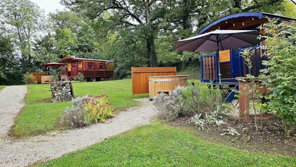 Les Roulottes du Petit Gouffre de Padirac - Love’nSpa - weekend en amoureux, love rooms avec spa ou jacuzzi privatif1 de Les Roulottes du Petit Gouffre de Padirac