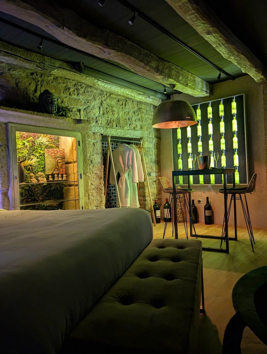 Les Suites du Bouddha Bleu - La Suite Samadhi - Love’nSpa - weekend en amoureux, love rooms avec spa ou jacuzzi privatif13 de Les Suites du Bouddha Bleu - La Suite Samadhi