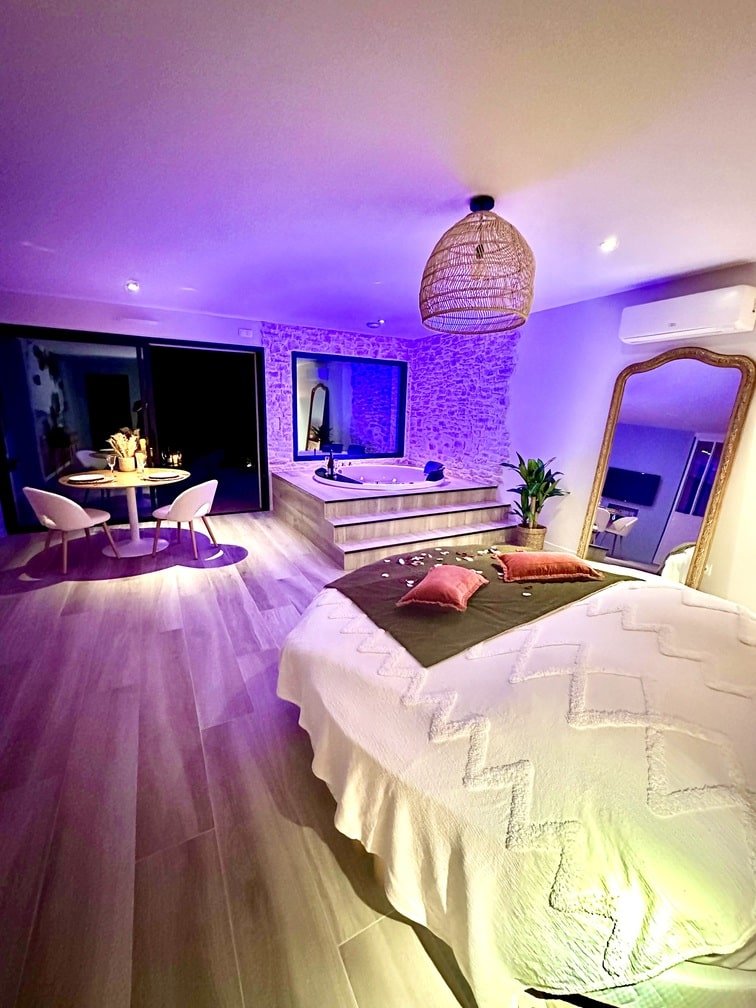 Les Suites du Payré - Suite Romance - Love’nSpa - weekend en amoureux, love rooms avec spa ou jacuzzi privatif11 de Les Suites du Payré - Suite Romance