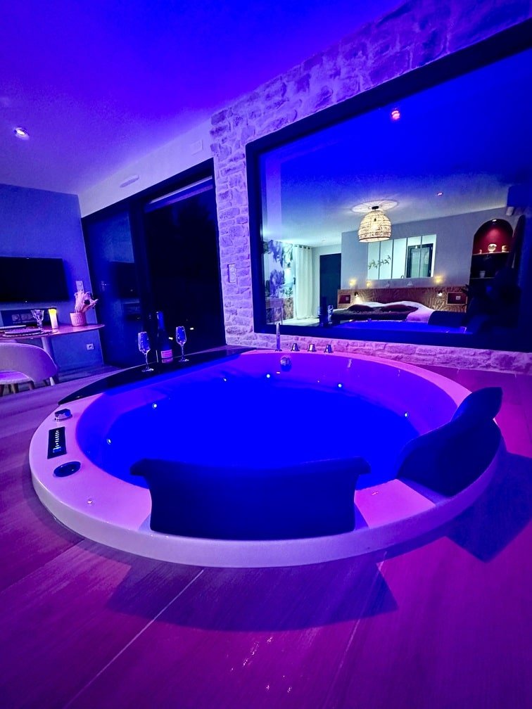 Les Suites du Payré - Suite Romance - Love’nSpa - weekend en amoureux, love rooms avec spa ou jacuzzi privatif7 de Les Suites du Payré - Suite Romance