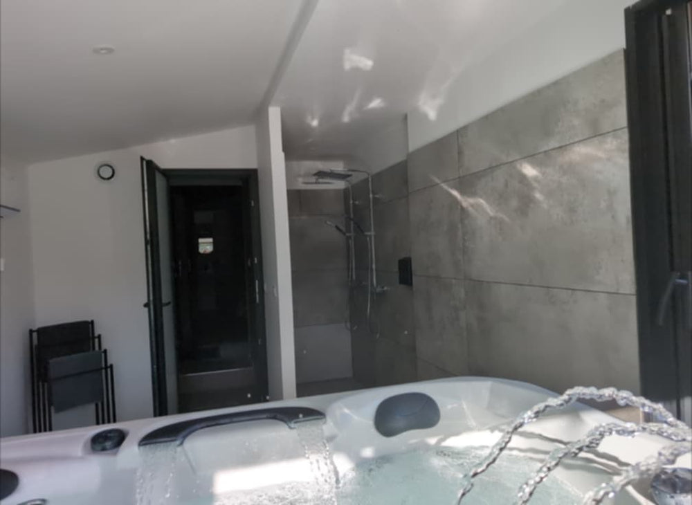 L'Escapade Amoureuse Ardéchoise Bis - Love’nSpa - weekend en amoureux, love rooms avec spa ou jacuzzi privatif8 de L'Escapade Amoureuse Ardéchoise Bis