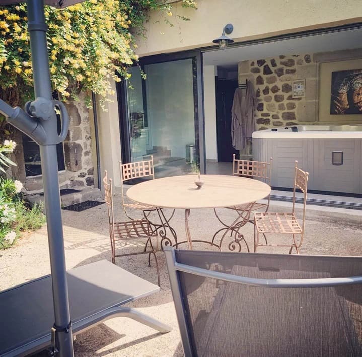L'Escapade Amoureuse - Love’nSpa - weekend en amoureux, love rooms avec spa ou jacuzzi privatif4 de L'Escapade Amoureuse