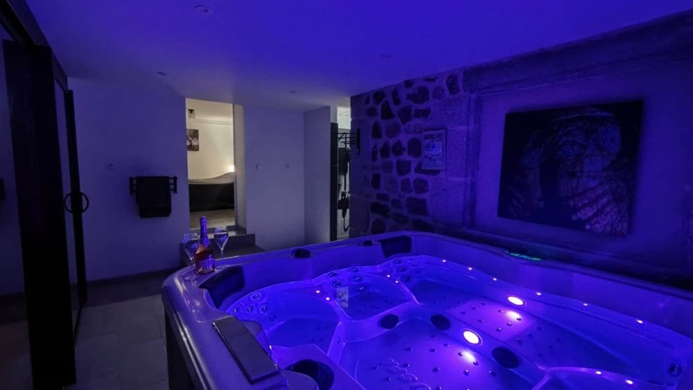 L'Escapade Amoureuse - Love’nSpa - weekend en amoureux, love rooms avec spa ou jacuzzi privatif1 de L'Escapade Amoureuse