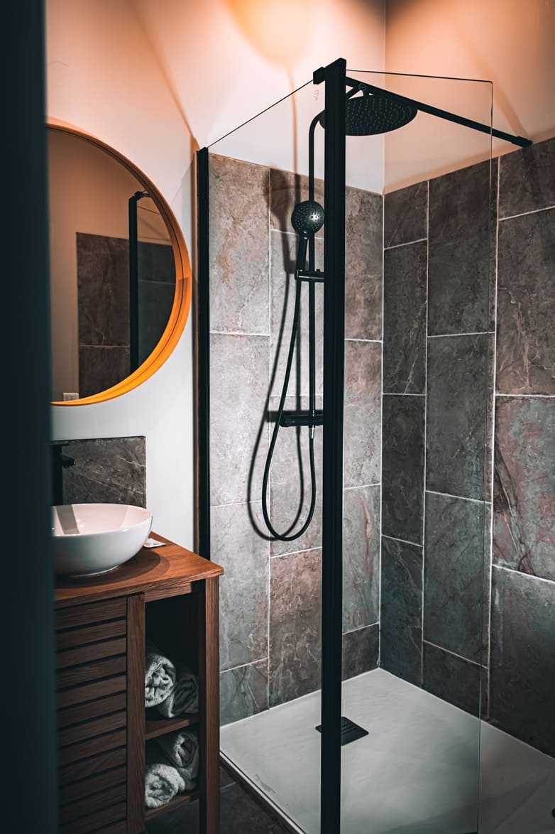 L'Essentiel 84 - La suite ÉVASION - Love’nSpa - weekend en amoureux, love rooms avec spa ou jacuzzi privatif15 de L'Essentiel Gîte de Charme 5 Etoiles - La suite ÉVASION