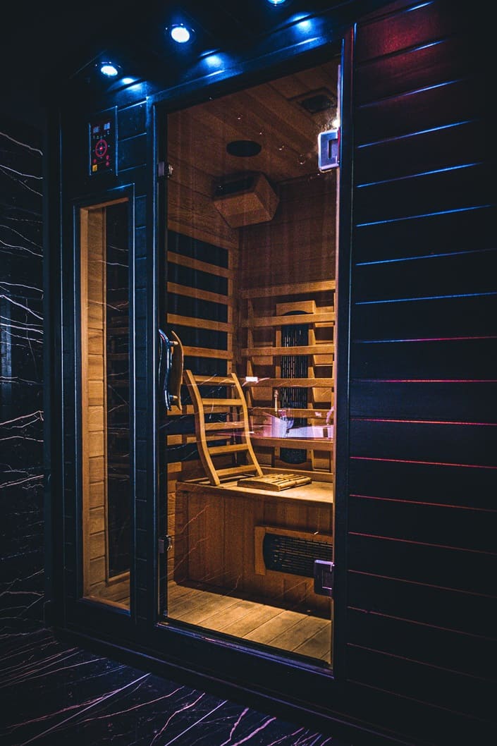 L'Essentiel 84 - La suite TENTATION - Love’nSpa - weekend en amoureux, love rooms avec spa ou jacuzzi privatif12 de L'Essentiel Gîte de Charme 5 Etoiles - La suite TENTATION