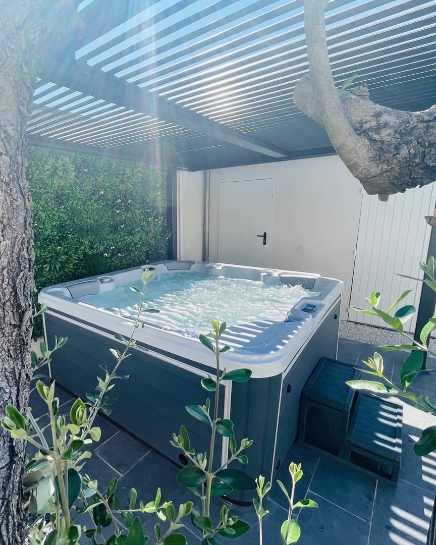 L'Essentiel 84 - La suite TENTATION - Love’nSpa - weekend en amoureux, love rooms avec spa ou jacuzzi privatif19 de L'Essentiel Gîte de Charme 5 Etoiles - La suite TENTATION