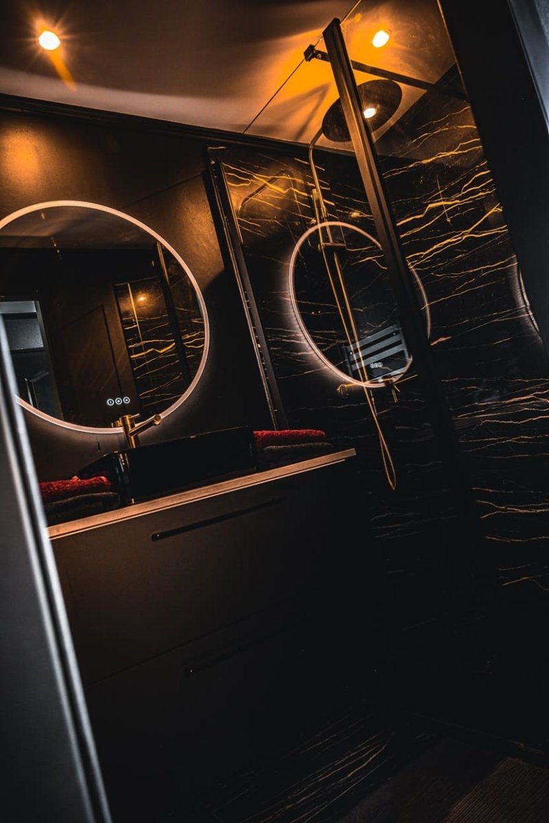 L'Essentiel 84 - La suite TENTATION - Love’nSpa - weekend en amoureux, love rooms avec spa ou jacuzzi privatif15 de L'Essentiel Gîte de Charme 5 Etoiles - La suite TENTATION