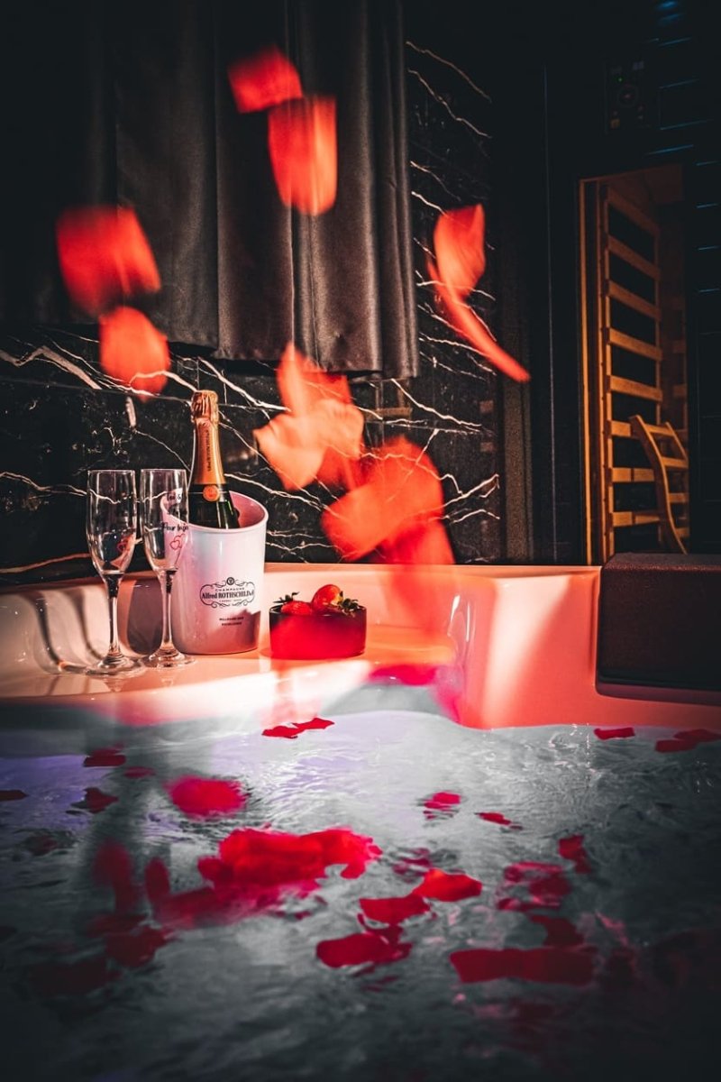 L'Essentiel 84 - La suite TENTATION - Love’nSpa - weekend en amoureux, love rooms avec spa ou jacuzzi privatif6 de L'Essentiel Gîte de Charme 5 Etoiles - La suite TENTATION