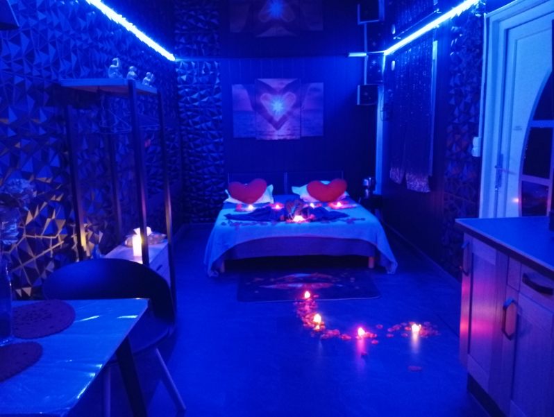 L'Etincelle - Love’nSpa - weekend en amoureux, love rooms avec spa ou jacuzzi privatif1 de L'Etincelle