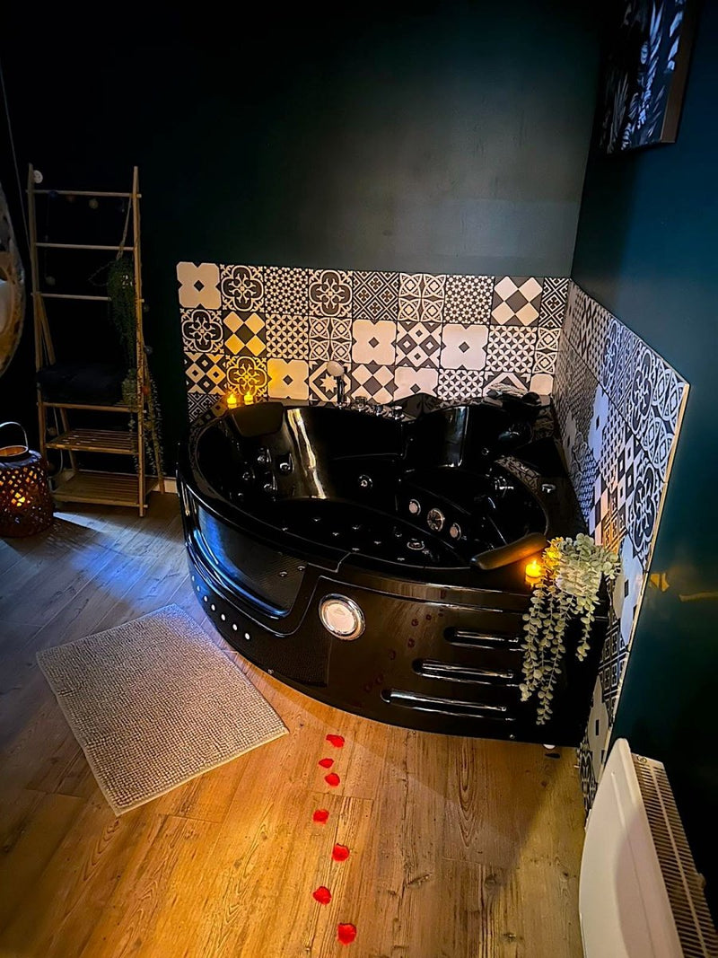 L'Évasion romantique en AMAZONIE Spa et Cinéma sous les arbres - Love’nSpa - weekend en amoureux, love rooms avec spa ou jacuzzi privatif4 de L'Évasion romantique en AMAZONIE Spa et Cinéma sous les arbres