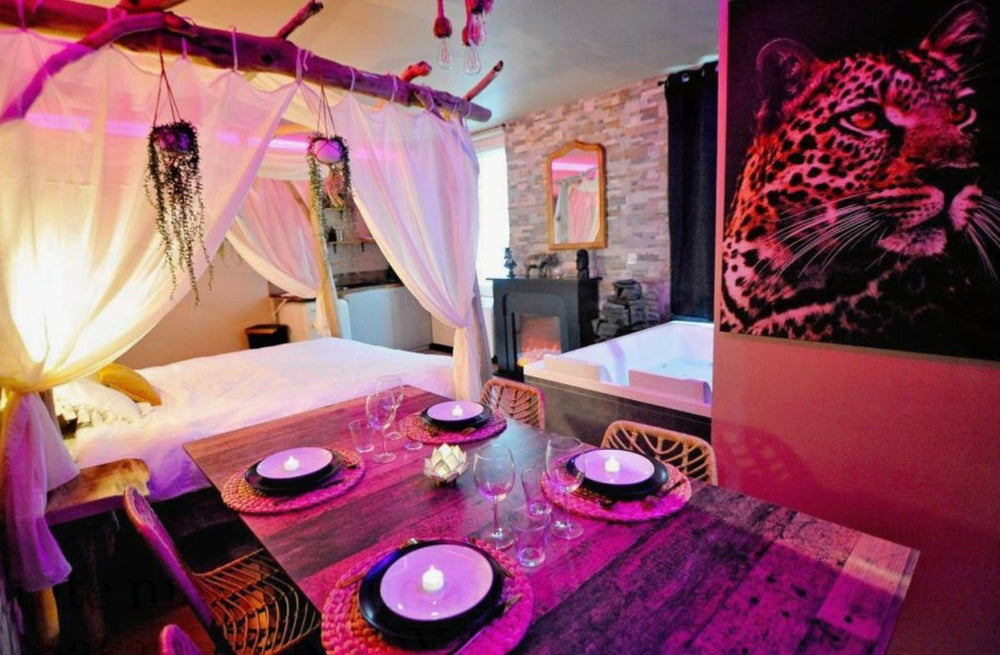 L'Évasion Safari insolite: Spa XXL, Cascade, Cinéma - Love’nSpa - weekend en amoureux, love rooms avec spa ou jacuzzi privatif4 de L'Évasion Safari insolite: Spa XXL, Cascade, Cinéma