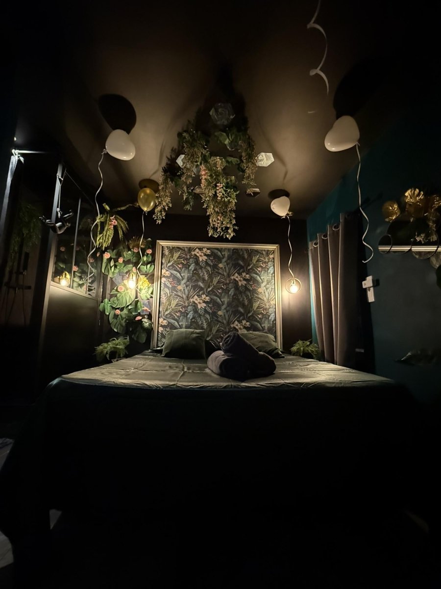 L'Everest Rooms - Love Room Amazone - Love’nSpa - weekend en amoureux, love rooms avec spa ou jacuzzi privatif3 de L'Everest Rooms - Love Room Amazone