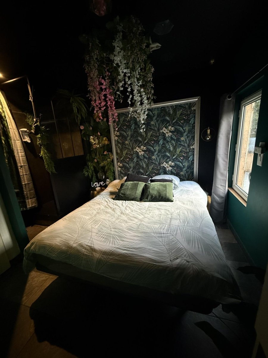 L'Everest Rooms - Love Room Amazone - Love’nSpa - weekend en amoureux, love rooms avec spa ou jacuzzi privatif7 de L'Everest Rooms - Love Room Amazone