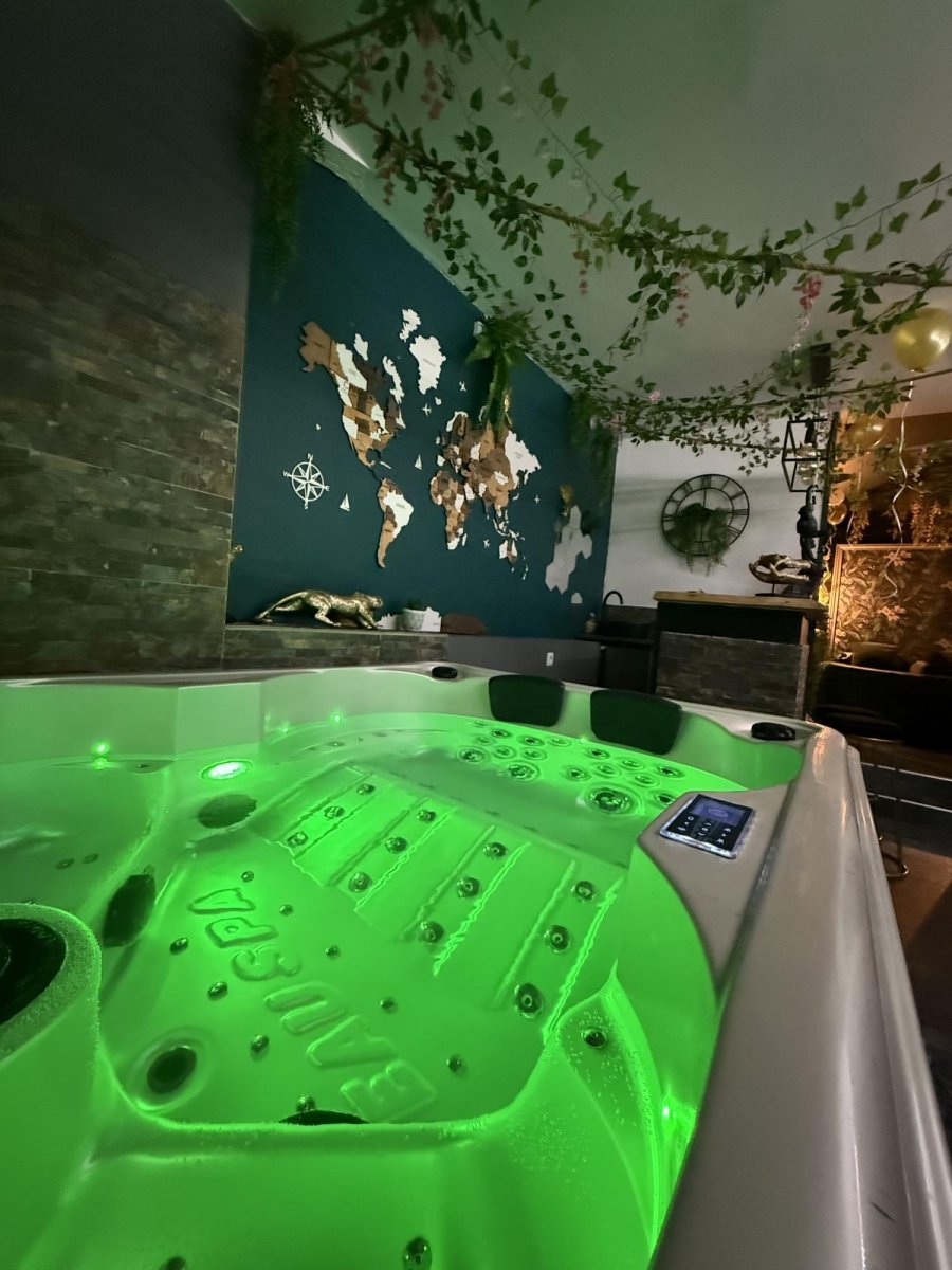 L'Everest Rooms - Love Room Amazone - Love’nSpa - weekend en amoureux, love rooms avec spa ou jacuzzi privatif2 de L'Everest Rooms - Love Room Amazone